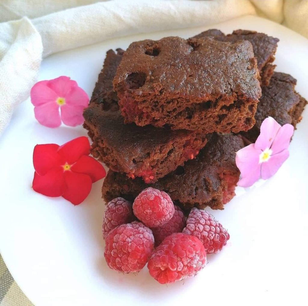 Posni kolač sa malinama, mekan k’o duša, Anita pekla!