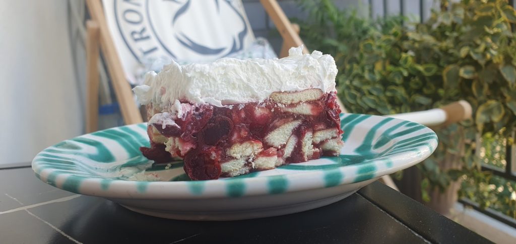 Daj nešto lagano: Osvežavajući kolač od višanja