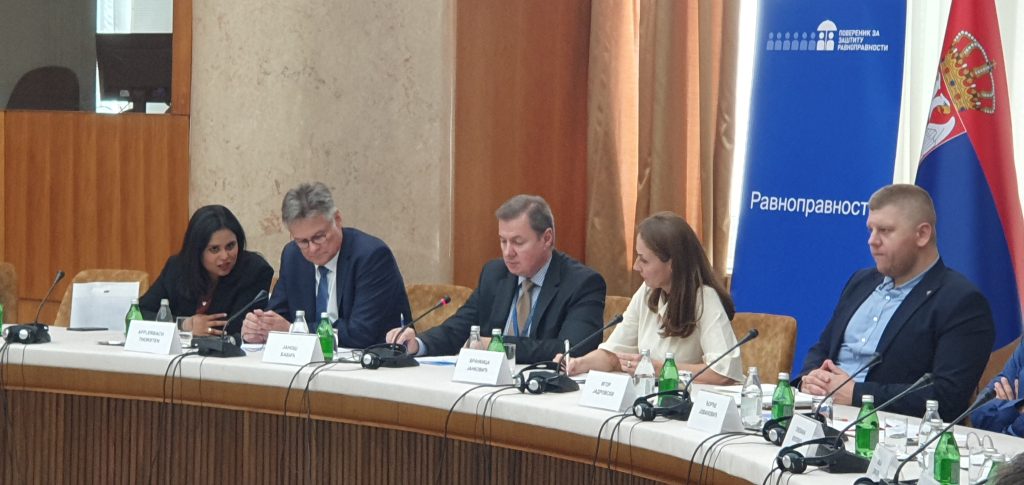 „Svetlo i senka – Romi u sistemu obrazovanja“